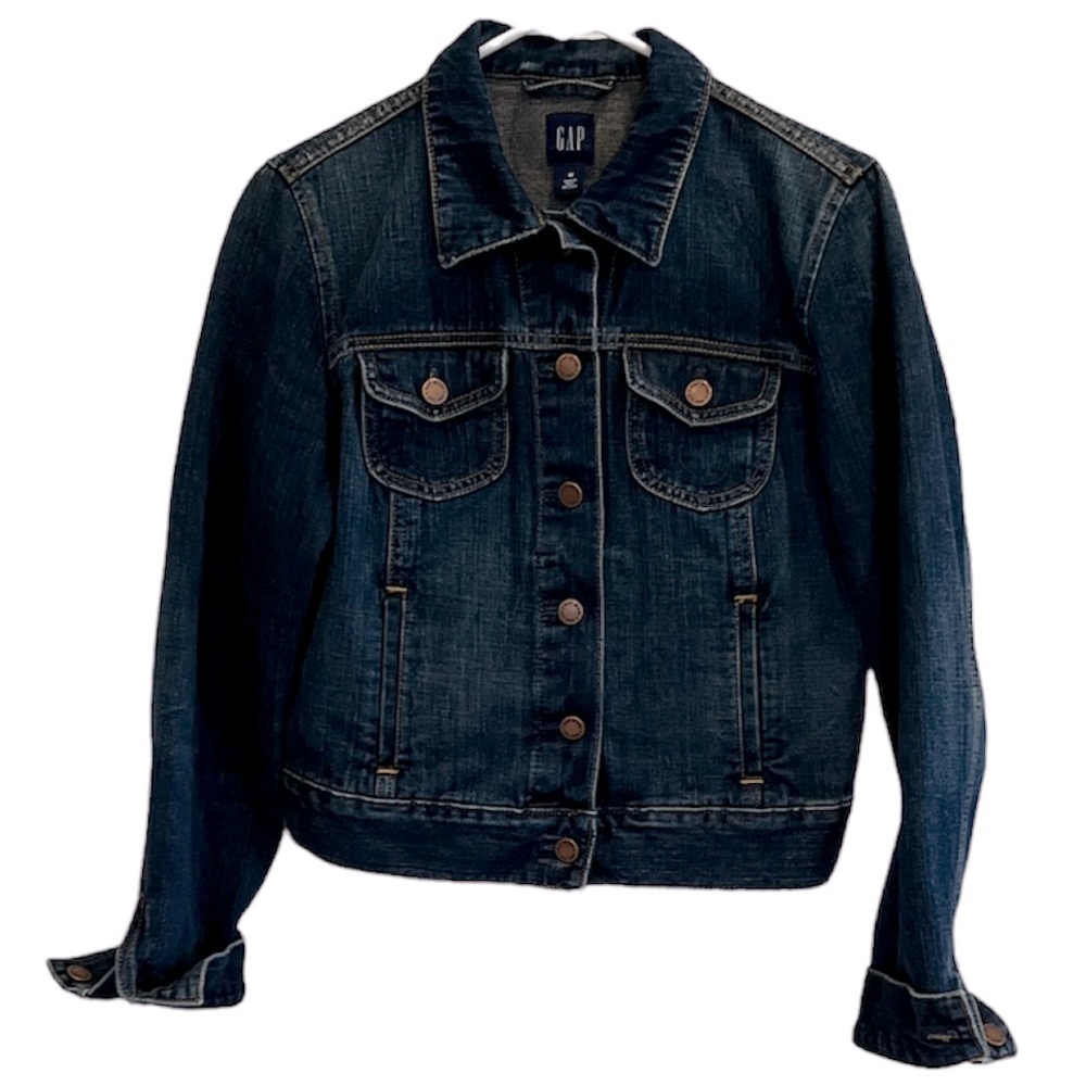 Womens GAP 100% cotton jean jacket w/front pockets in darker denim color